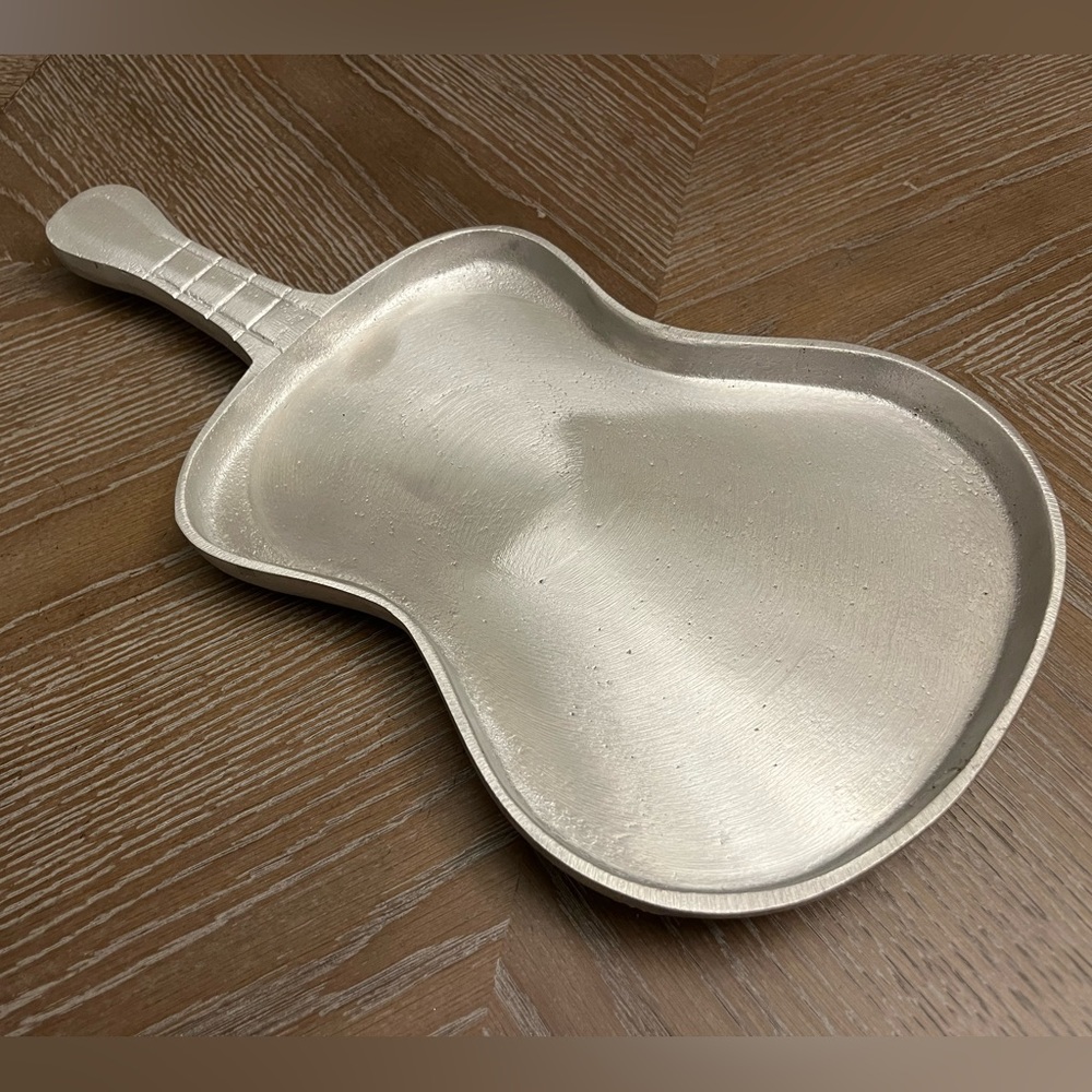 🎸Guitar-Shaped Decorative Metal Platter with feet